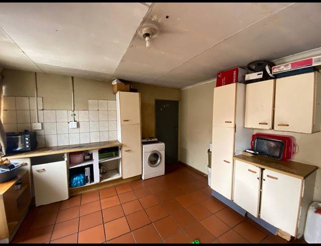 5 BEDROOM HOUSE FOR SALE IN VREDEDORP